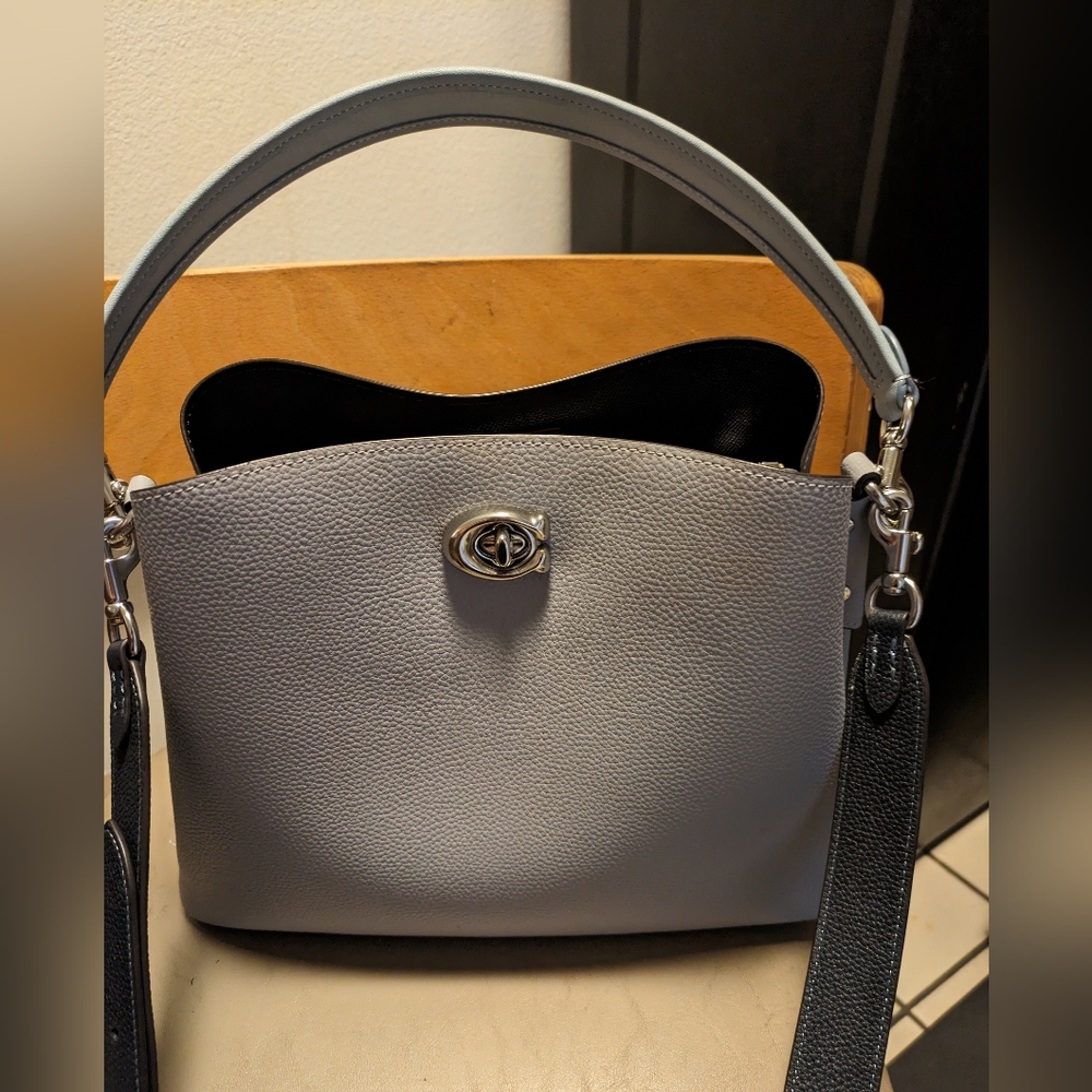 Flawless crossbody Coach bag